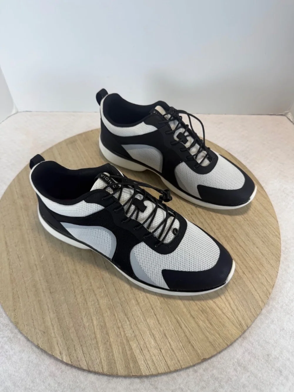 Vionic Womens 11 Athletic Walking Sneakers Black White Mesh NWT